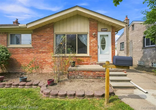Photo 3 of Sale Pending at 32150 Grandview Ave, Westland, MI 48186 | MLS# 61014991 | Listing updated on 2026-09-19