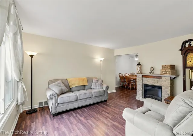Photo 4 of Sale Pending at 32150 Grandview Ave, Westland, MI 48186 | MLS# 61014991 | Listing updated on 2026-09-19