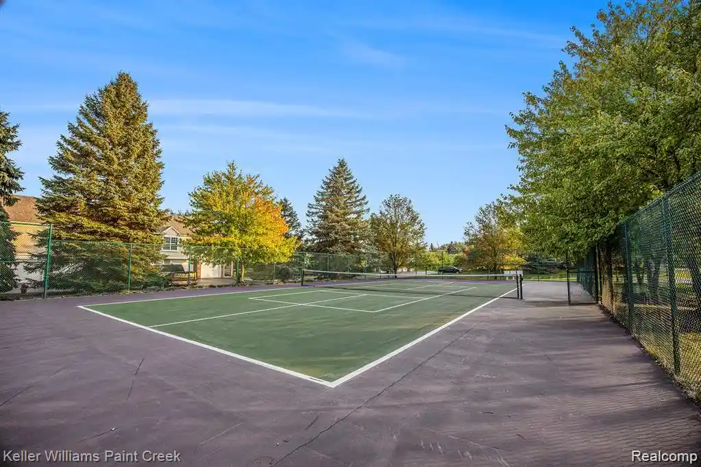 Listing Photo 24 - Condo for sale in 4341 Berkshire Dr located at 4341 Berkshire Dr, Sterling Heights, MI 48314 - Unit #110