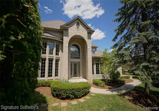 1st image of 6608 Enclave Dr, Clarkston, MI 48348 | MLS# 61004040