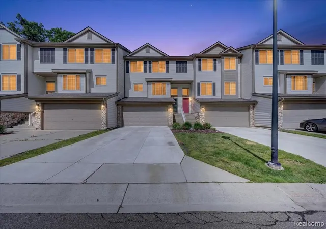 1st image of 217 Oak Ridge Dr, Pontiac, MI 48341 | MLS# 61020994
