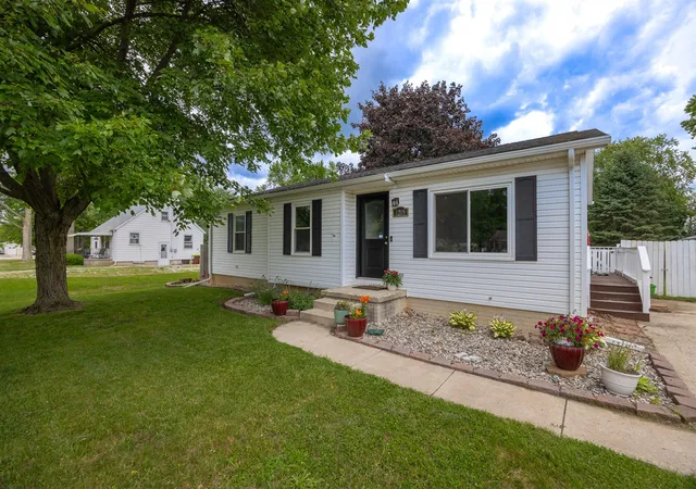 Homes for sale in Tecumseh, MI | 1205 Sunset Dr, Tecumseh, MI 49286 | MLS# 70544242