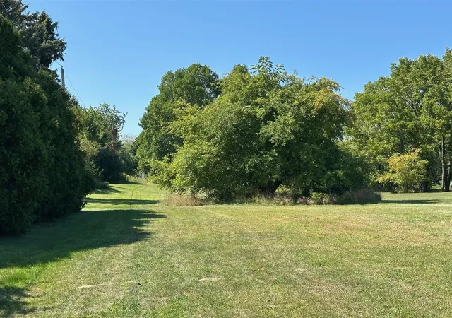 3rd image of 2308 Paw Paw Ave, Benton Harbor, MI 49022 | MLS# 70530845
