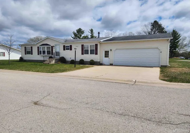 Homes for sale in Escanaba, MI | 1620 Willow Creek Rd, Escanaba, MI 49829 | MLS# 50198054