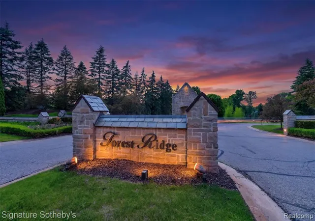 Homes for sale in Milford, MI | 900 Hill Hollow Ln, Milford, MI 48381 | MLS# 61004846