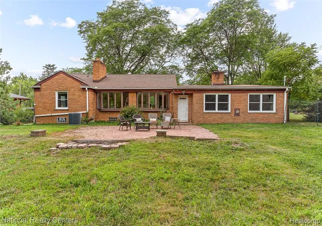 Photo 2 of Sale Pending at 31890 Dohany Dr, Farmington Hills, MI 48336 | MLS# 61020697 | Listing updated on 2026-08-28