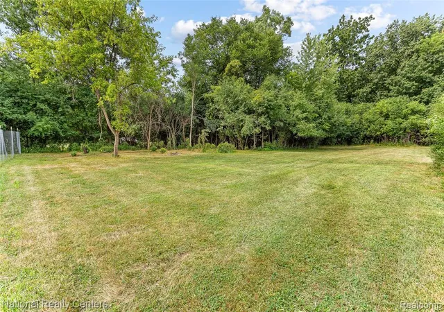 Photo 3 of Sale Pending at 31890 Dohany Dr, Farmington Hills, MI 48336 | MLS# 61020697 | Listing updated on 2026-08-28