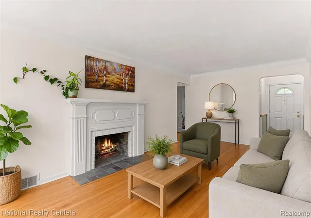 Photo 4 of Sale Pending at 31890 Dohany Dr, Farmington Hills, MI 48336 | MLS# 61020697 | Listing updated on 2026-08-28
