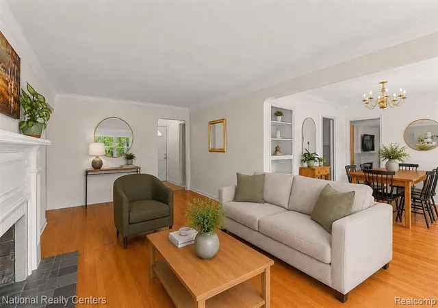 Photo 5 of Sale Pending at 31890 Dohany Dr, Farmington Hills, MI 48336 | MLS# 61020697 | Listing updated on 2026-08-28