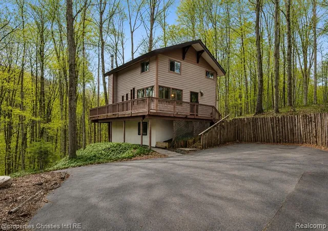 Homes for sale in Bellaire, MI | 4001 Deskin Dr, Bellaire, MI 49615 | MLS# 60993189
