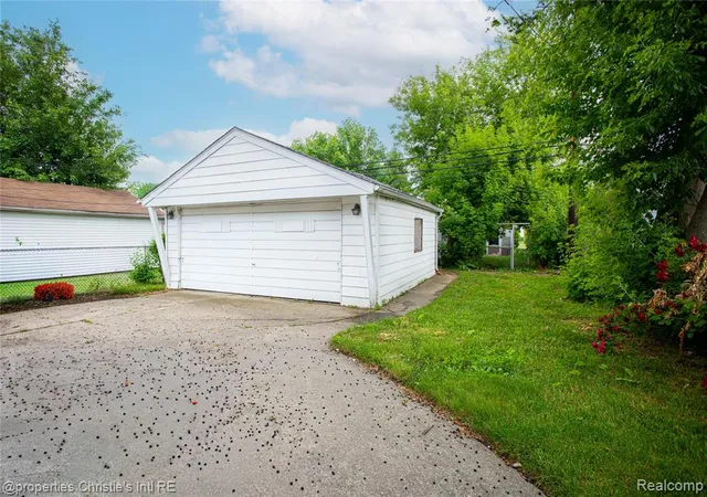 Homes for sale in Roseville, MI | 17606 Tennyson St, Roseville, MI 48066 | MLS# 61003862