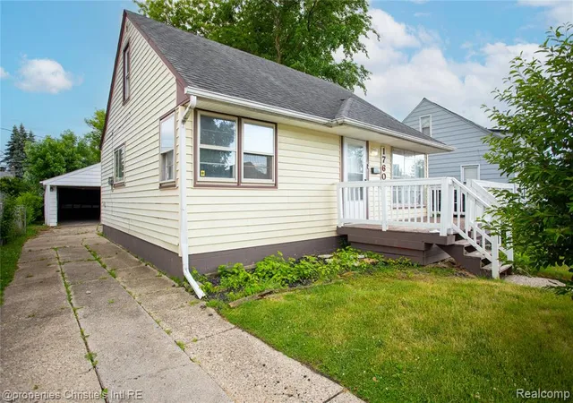 Homes for sale in Roseville, MI | 17606 Tennyson St, Roseville, MI 48066 | MLS# 61003862