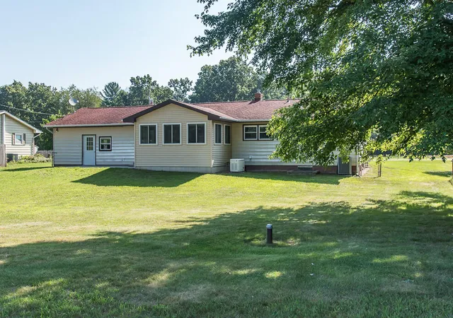 5th image of 35918 Riverview Dr, Paw Paw, MI 49079 | MLS# 70486575