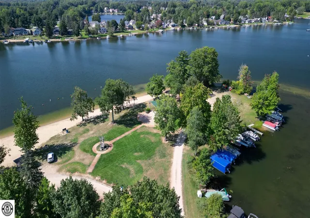 Homes for sale in Stanwood, MI | 10340 N Peninsula Dr, Stanwood, MI 49346 | MLS# 70518733