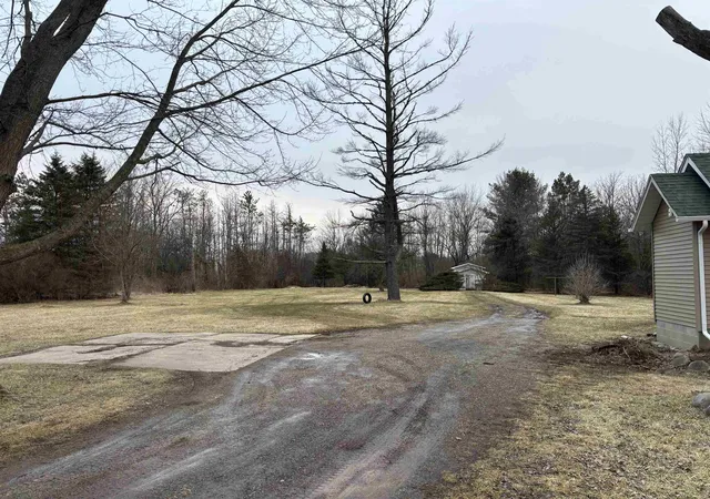 Homes for sale in Flushing, MI | 6565 River Rd, Flushing, MI 48433 | MLS# 50200880