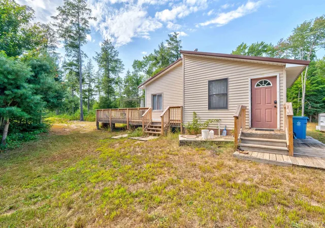4th image of 5307 N Cal'S Dr, Manistique, MI 49854 | MLS# 50219650