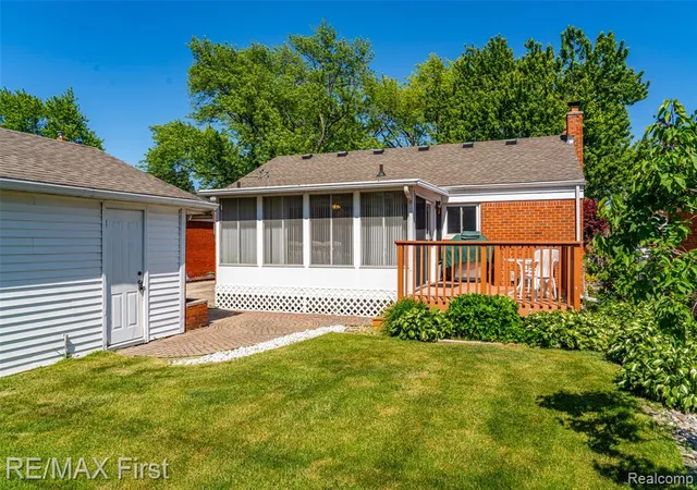 Homes for sale in Eastpointe, MI | 24815 Beck Ave, Eastpointe, MI 48021 | MLS# 60999445