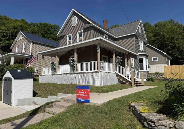 Homes for sale in Munising, MI | 204 Walnut St, Munising, MI 49862 | MLS# 50213610