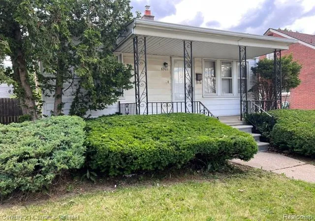 3rd image of 6901 Faust Ave, Detroit, MI 48228 3496 | MLS# 61005690