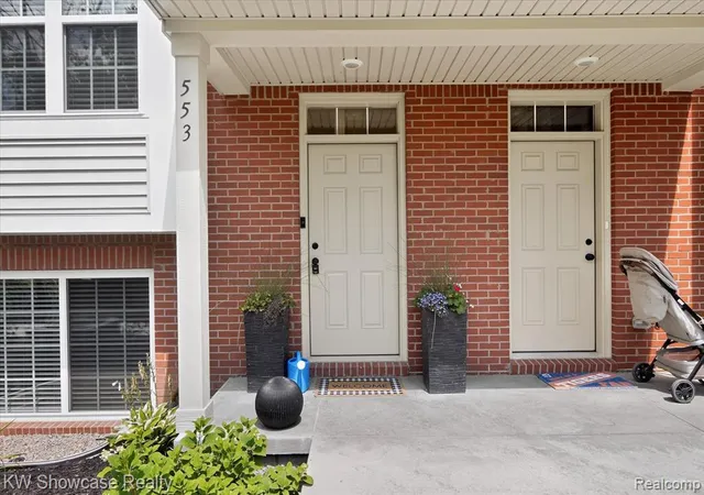 4th image of 553 Village Ln, Milford, MI 48381 | MLS# 61018077