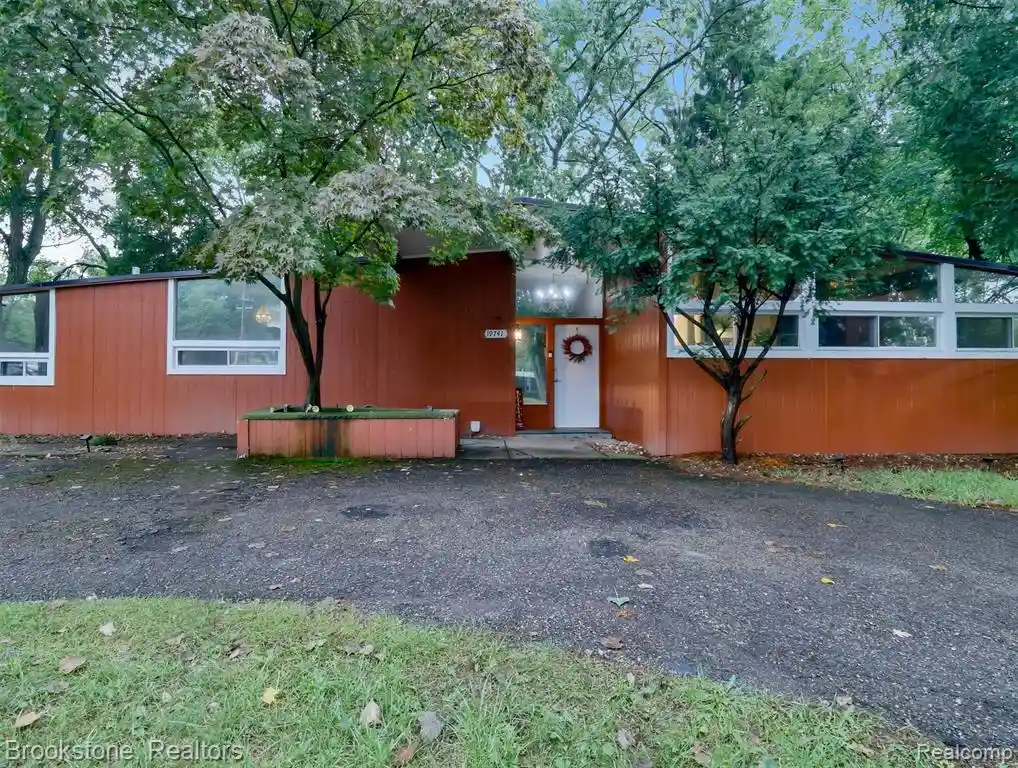Photo 1 of Single family home for sale at 19741 Mahon St, Southfield, MI 48075 | MLS# 61027719 | Listing updated on 2026-10-14