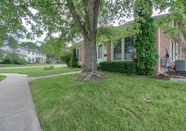 3rd image of 44507 N Umberland Cir, Canton, MI 48187 | MLS# 70545012