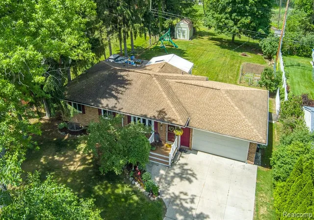 Homes for sale in Lake Orion, MI | 880 Joslyn Rd, Lake Orion, MI 48362 | MLS# 61002489