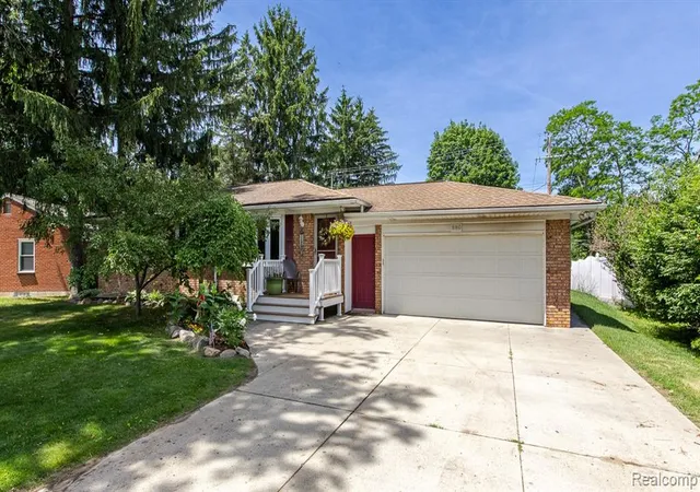 Homes for sale in Lake Orion, MI | 880 Joslyn Rd, Lake Orion, MI 48362 | MLS# 61002489