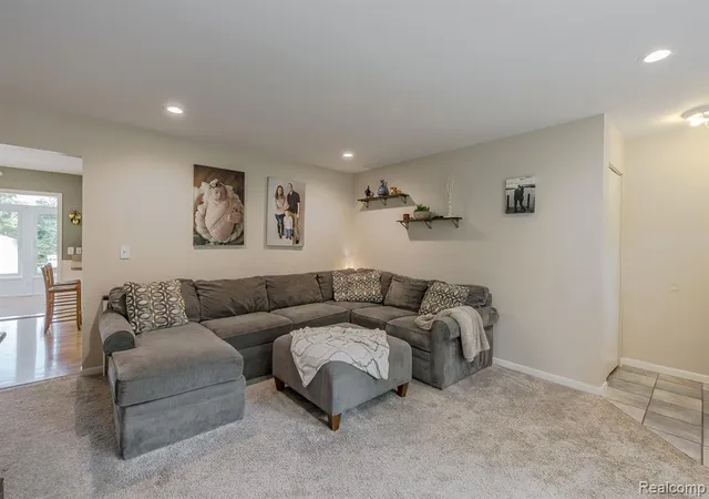 Homes for sale in Lake Orion, MI | 880 Joslyn Rd, Lake Orion, MI 48362 | MLS# 61002489