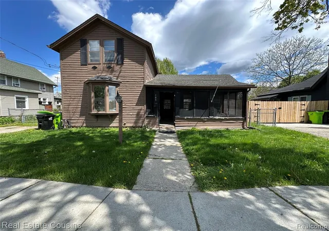 Homes for sale in Fenton, MI | 105 S Pine St, Fenton, MI 48430 | MLS# 61005789