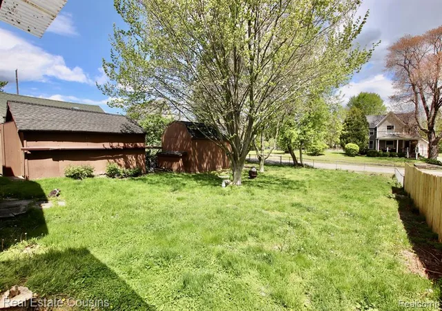 Homes for sale in Fenton, MI | 105 S Pine St, Fenton, MI 48430 | MLS# 61005789