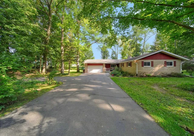 Photo 2 of Single family home for sale at 6480 Sears Rd, Horton, MI 49246 | MLS# 70554941 | Listing updated on 2026-08-29