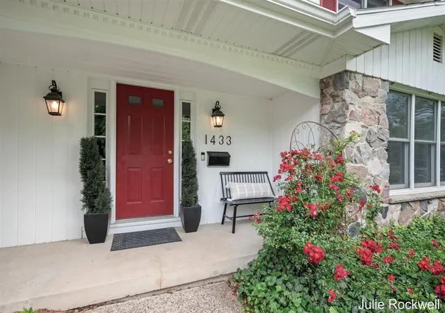 Photo 2 of Single family home for sale at 1433 Sherwood Ave, Grand Rapids, MI 49506 | MLS# 70540537 | Listing updated on 2026-09-11