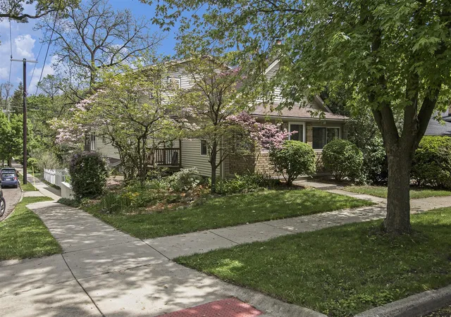 3rd image of 916 Brooks St, Ann Arbor, MI 48103 | MLS# 70537737