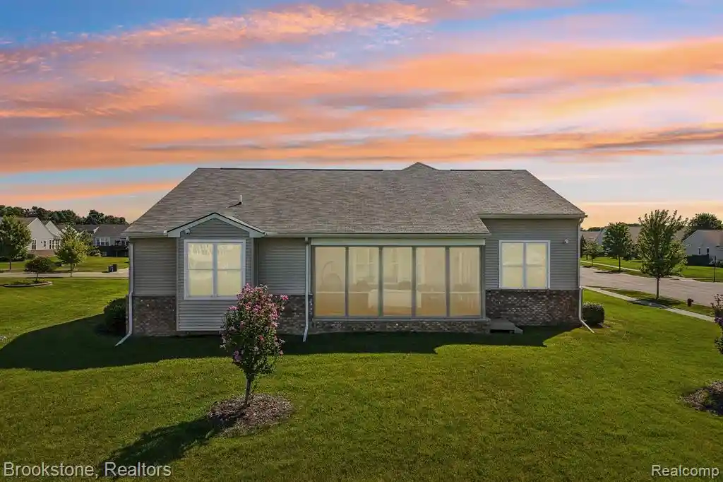Listing Photo 2 - Condo for sale in 9350 Pebble Bch Ln located at 9350 Pebble Bch Ln, Grand Blanc, MI 48439 - Unit 9350 Pebble Beach Ln