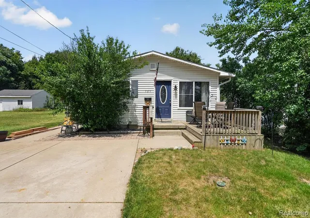 Homes for sale in Owosso, MI | 721 Jerome Ave, Owosso, MI 48867 | MLS# 61008003