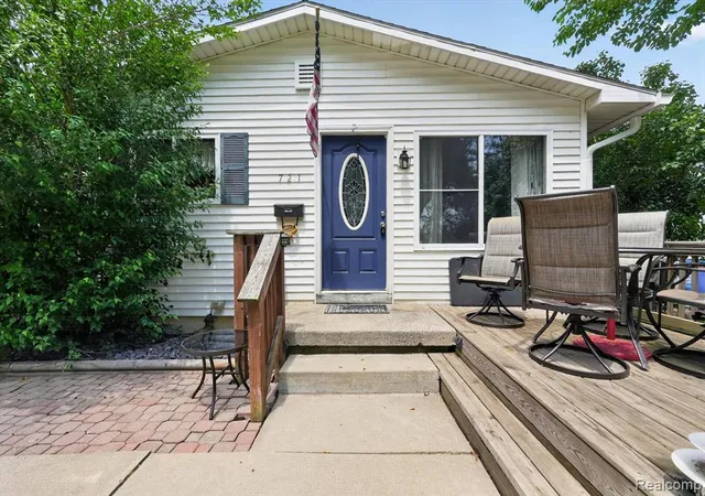 Homes for sale in Owosso, MI | 721 Jerome Ave, Owosso, MI 48867 | MLS# 61008003