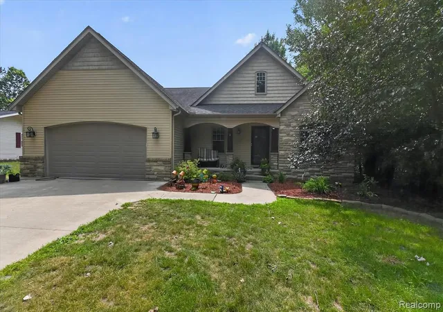 Photo 3 of Single family home for sale at 4915 Anglers Ln, Gladwin, MI 48624 7625 | MLS# 61013595 | Listing updated on 2026-08-27