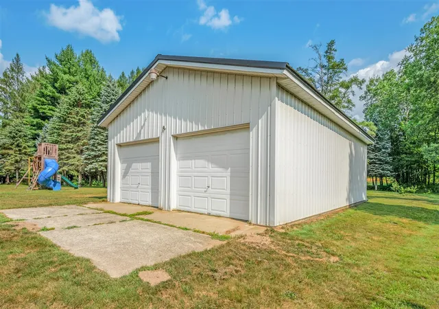 4th image of 20290 11 Mile Rd, Le Roy, MI 49655 | MLS# 70548052