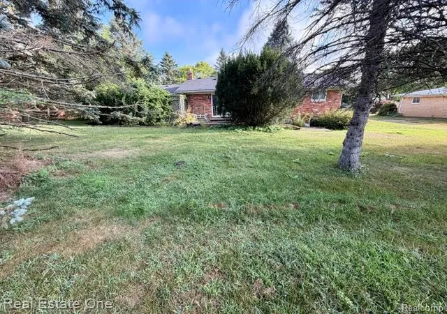 4th image of 8295 Fox Bay Dr, White Lake, MI 48386 2502 | MLS# 61023327