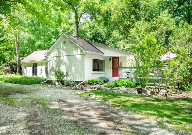 Homes for sale in Clarkston, MI | 5223 Woodlane Rd, Clarkston, MI 48348 | MLS# 61003191