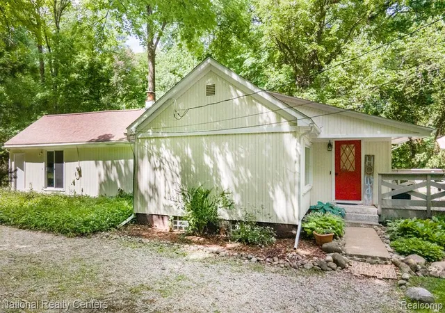 Homes for sale in Clarkston, MI | 5223 Woodlane Rd, Clarkston, MI 48348 | MLS# 61003191
