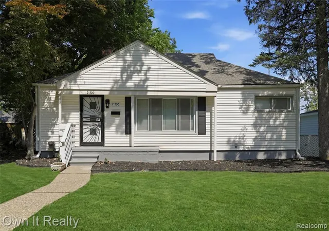 Homes for sale in Oak Park, MI | 21300 Westhampton St, Oak Park, MI 48237 | MLS# 61008018