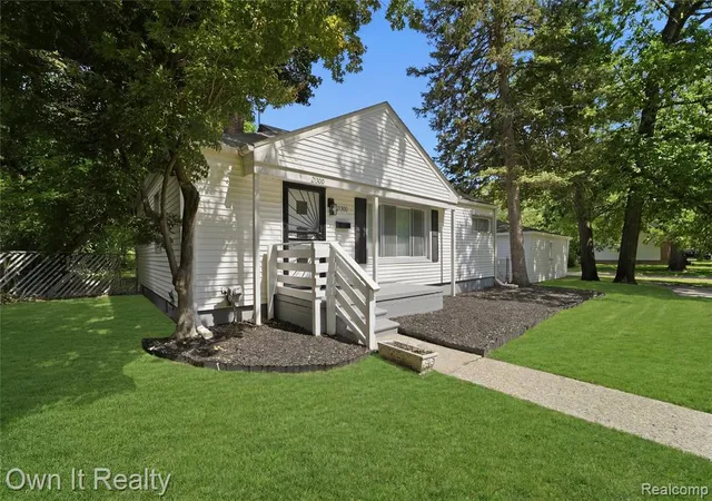 Homes for sale in Oak Park, MI | 21300 Westhampton St, Oak Park, MI 48237 | MLS# 61008018