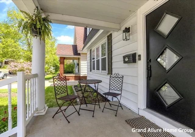 Homes for sale in Grand Rapids, MI | 446 Knapp St, Grand Rapids, MI 49505 | MLS# 70533180