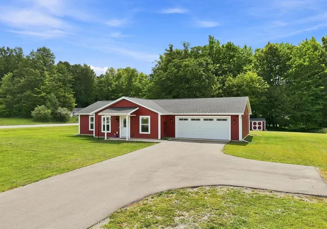 Photo 3 of Single family home for sale at 2177 Pebblebrook Dr, Kingsley, MI 49649 | MLS# 80072940 | Listing updated on 2026-08-30