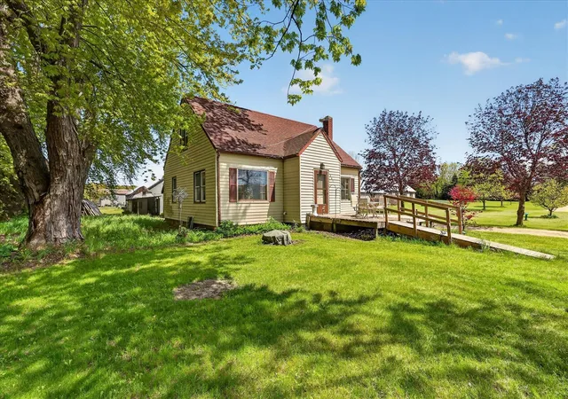 Photo 2 of Single family home for sale at 261 19 Mile Rd, Cedar Springs, MI 49319 | MLS# 70543410 | Listing updated on 2026-08-17