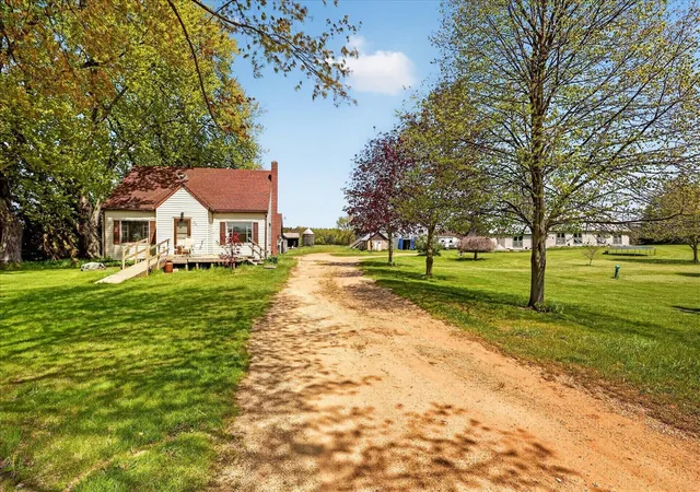 Photo 3 of Single family home for sale at 261 19 Mile Rd, Cedar Springs, MI 49319 | MLS# 70543410 | Listing updated on 2026-08-17