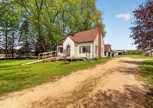 Photo 4 of Single family home for sale at 261 19 Mile Rd, Cedar Springs, MI 49319 | MLS# 70543410 | Listing updated on 2026-08-17