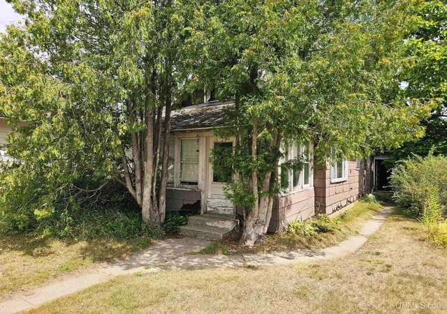 2nd image of 1028 Stephenson Ave, Escanaba, MI 49829 | MLS# 50219255
